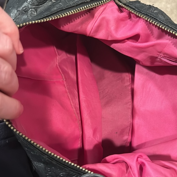 Black Purse w/ skull and rose design - Picture 5 of 7